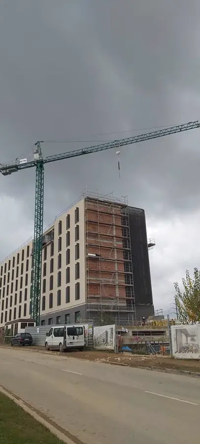 Alquiler de andamios para rehabilitación de fachada en Barcelona